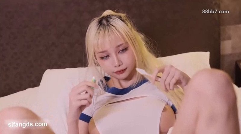 高颜值大奶网黄【遥HARUKA】付费作品，2只牙刷自慰，脸穴同框阿黑颜